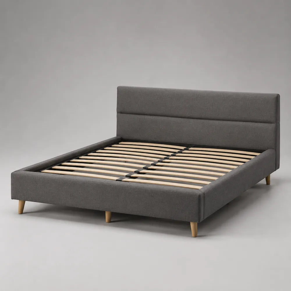 Letto matrimoniale con struttura imbottita in tessuto grigio e testiera alta con gambe in legno 160x200 cm